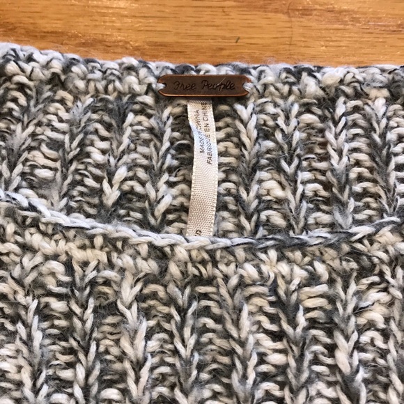$108 FREE PEOPLE Beach Comber Oversized Gray Chunky Knit Soft Sweater Sz S Small - Picture 7 of 10